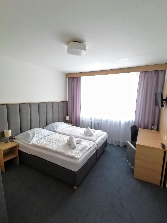 Horsky Hotel Jelenovska S Bazenem V Cene Valašské Klobouky Buitenkant foto
