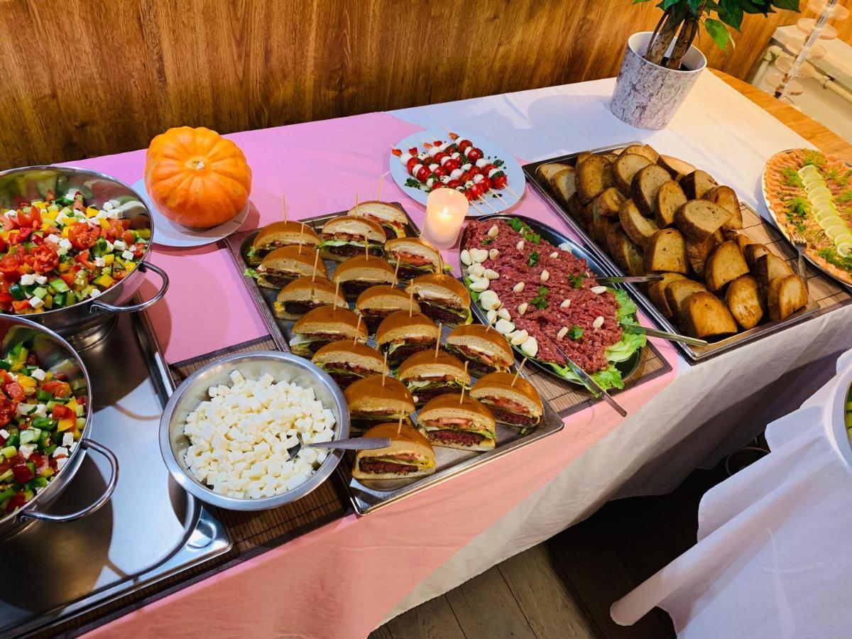 Horsky Hotel Jelenovska S Bazenem V Cene Valašské Klobouky Buitenkant foto