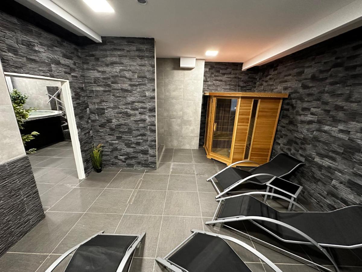 Horsky Hotel Jelenovska S Bazenem V Cene Valašské Klobouky Buitenkant foto