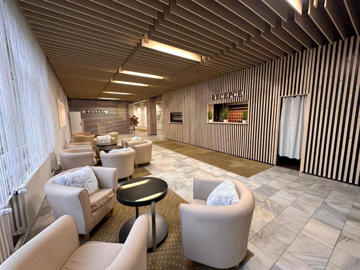 Horsky Hotel Jelenovska S Bazenem V Cene Valašské Klobouky Buitenkant foto