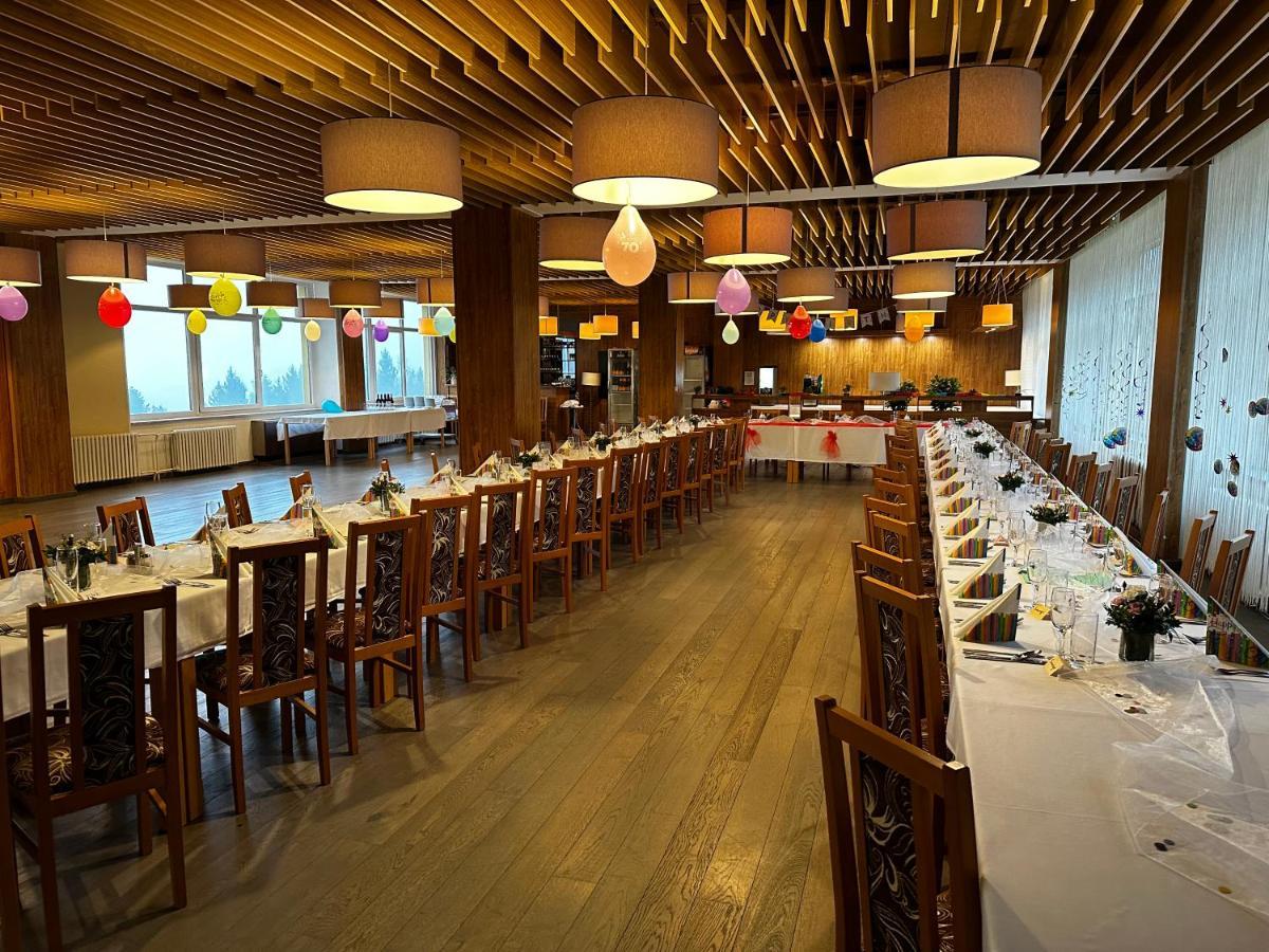 Horsky Hotel Jelenovska S Bazenem V Cene Valašské Klobouky Buitenkant foto
