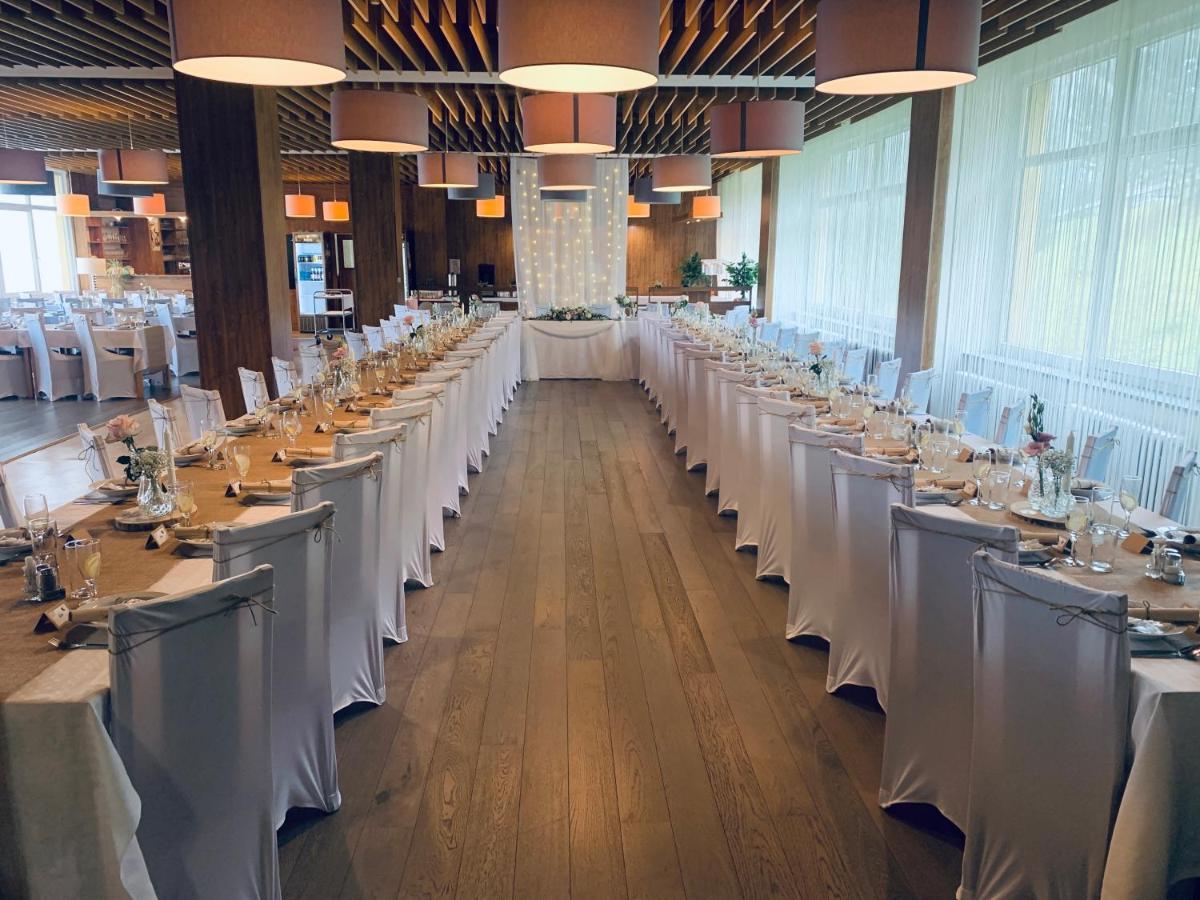Horsky Hotel Jelenovska S Bazenem V Cene Valašské Klobouky Buitenkant foto