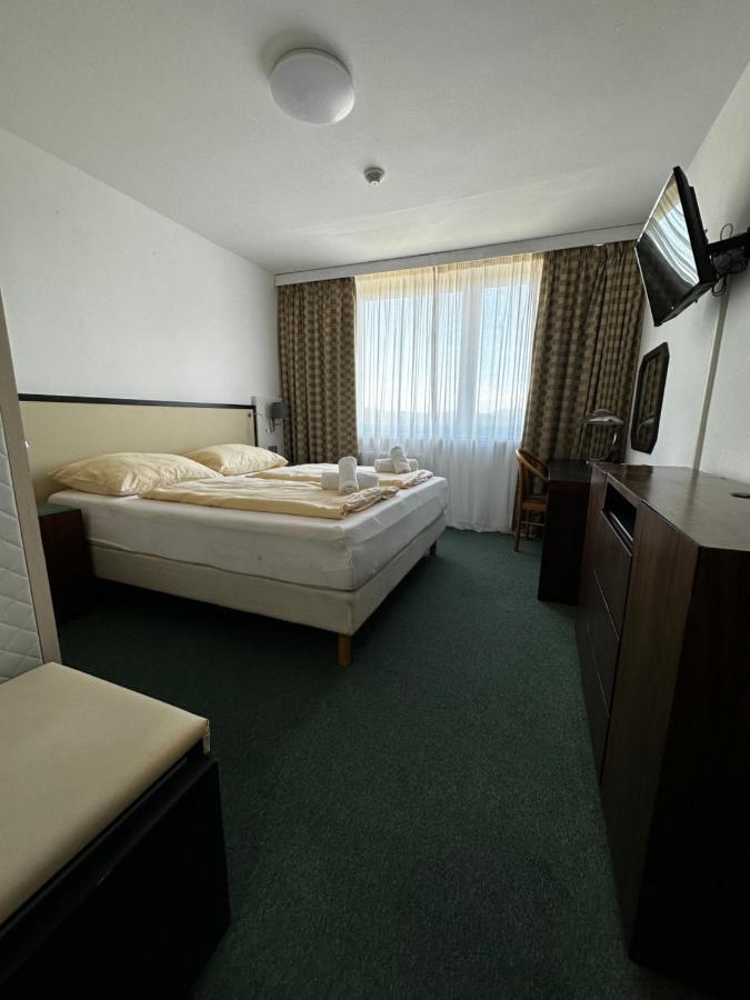 Horsky Hotel Jelenovska S Bazenem V Cene Valašské Klobouky Buitenkant foto