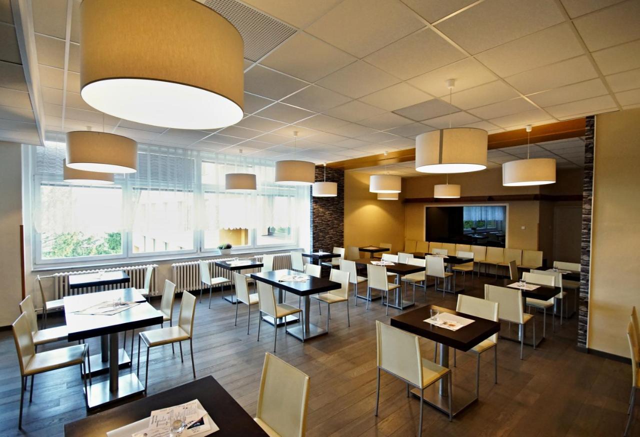 Horsky Hotel Jelenovska S Bazenem V Cene Valašské Klobouky Buitenkant foto